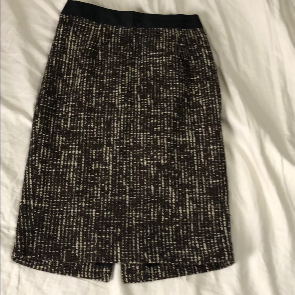 Biden skirt size 2 in like new condition